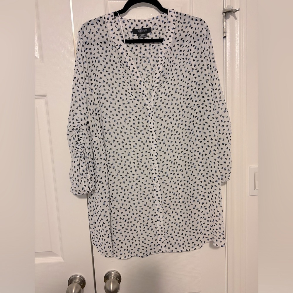 White blouse with shirred sleeve
